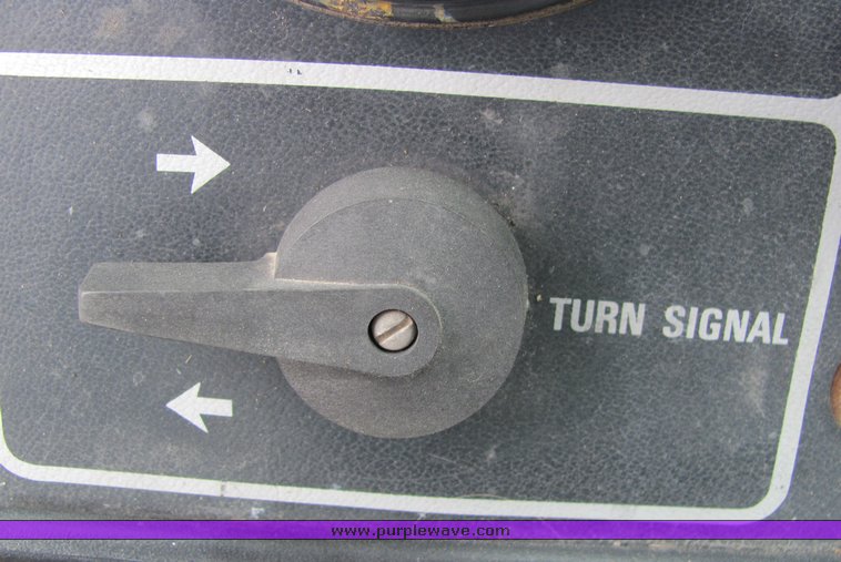 image for item 3321 1977 International 1486 tractor with loader