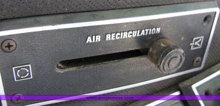 image for item 3321 1977 International 1486 tractor with loader