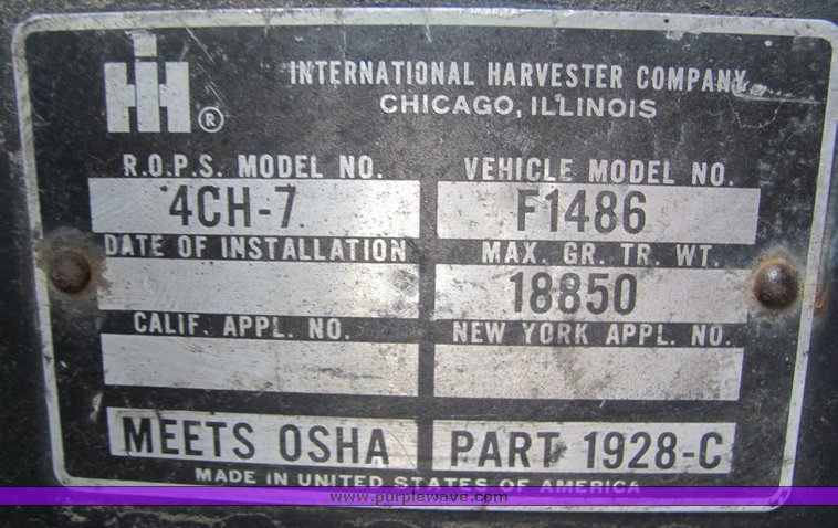 image for item 3321 1977 International 1486 tractor with loader