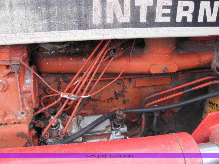 image for item 3321 1977 International 1486 tractor with loader