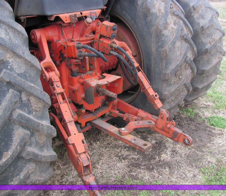image for item 3321 1977 International 1486 tractor with loader