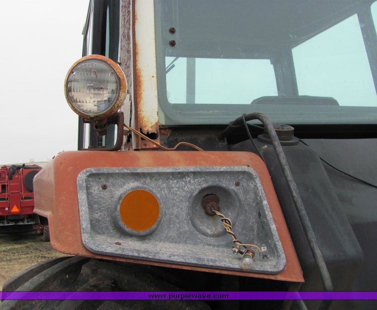 image for item 3321 1977 International 1486 tractor with loader
