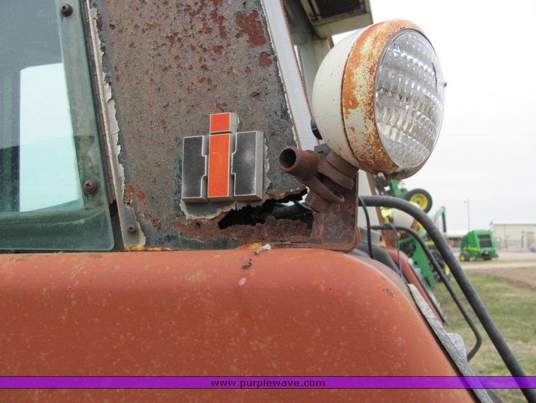 image for item 3321 1977 International 1486 tractor with loader