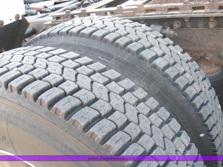 image for item 3969 1998 Freightliner Conventional FLC120 semi tractor