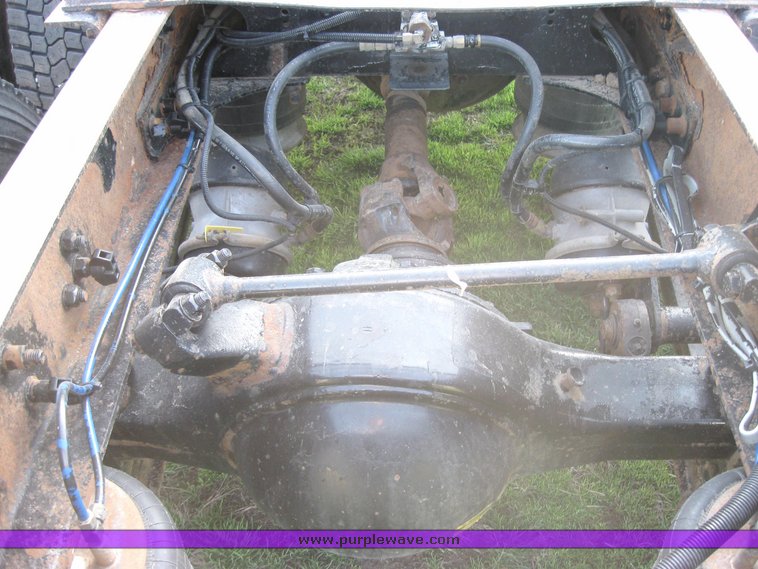 image for item 3969 1998 Freightliner Conventional FLC120 semi tractor