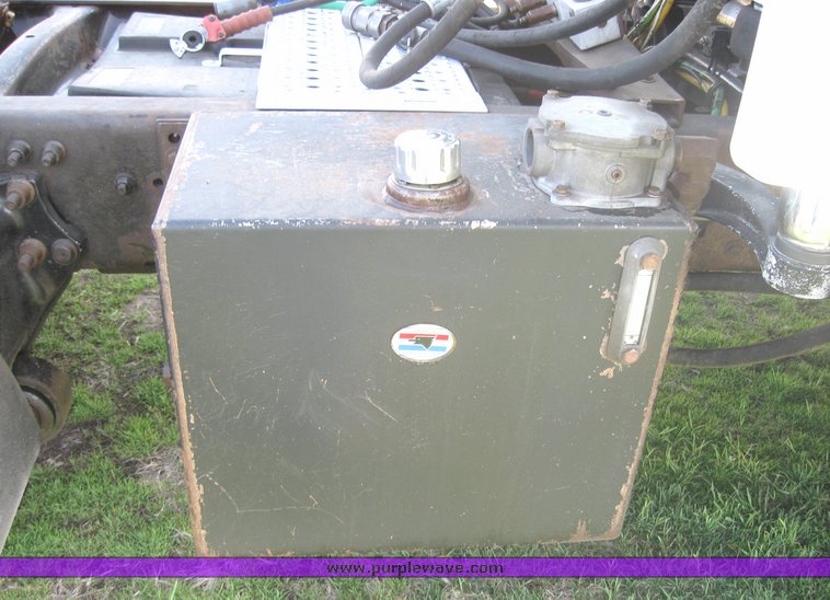 image for item 3969 1998 Freightliner Conventional FLC120 semi tractor