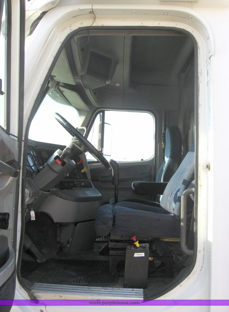 image for item 3969 1998 Freightliner Conventional FLC120 semi tractor