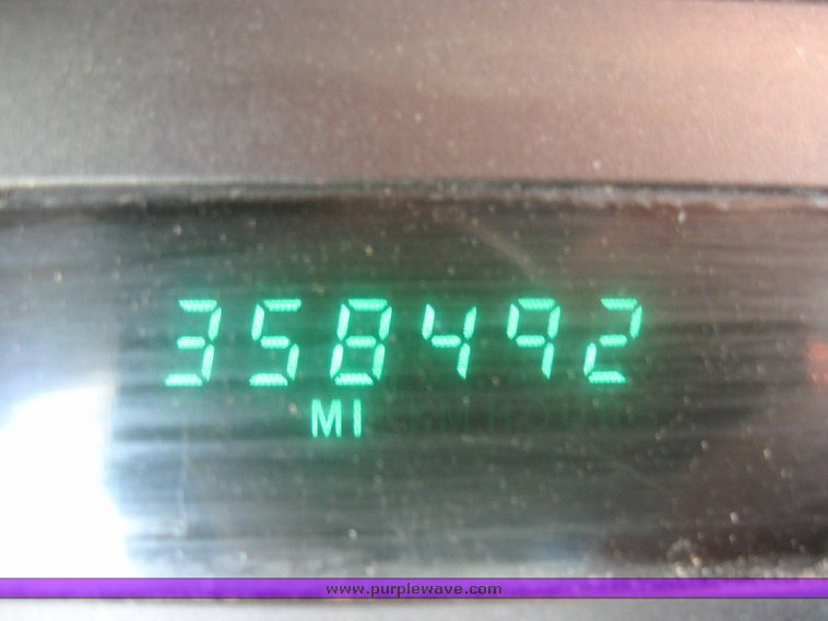 image for item 3969 1998 Freightliner Conventional FLC120 semi tractor