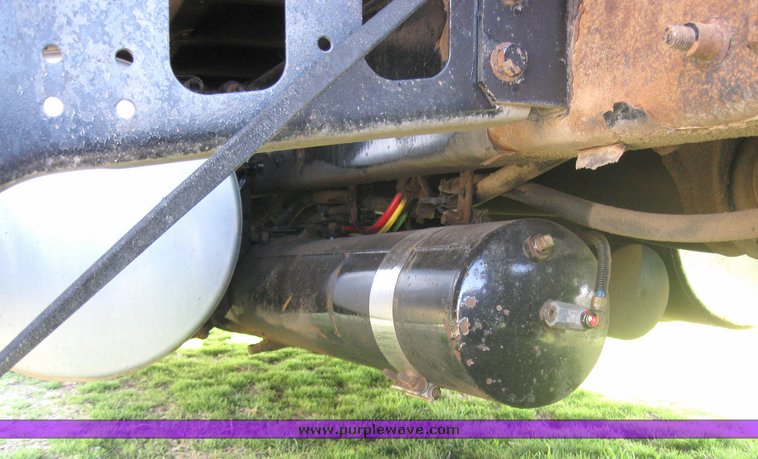 image for item 3969 1998 Freightliner Conventional FLC120 semi tractor