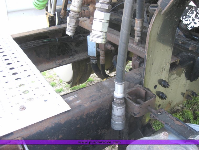 image for item 3970 1999 Volvo VNL64T610 semi tractor