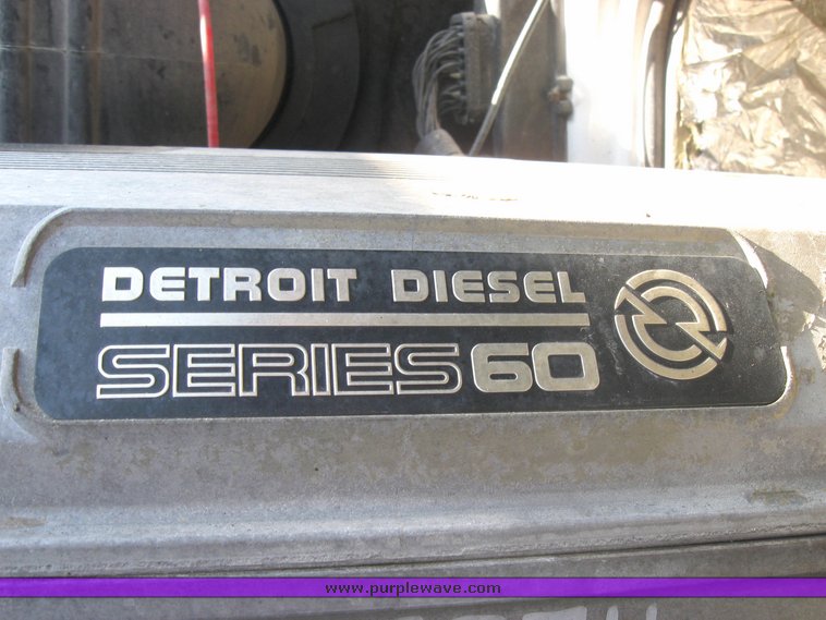 image for item 3970 1999 Volvo VNL64T610 semi tractor