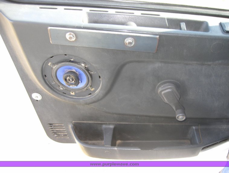 image for item 3970 1999 Volvo VNL64T610 semi tractor