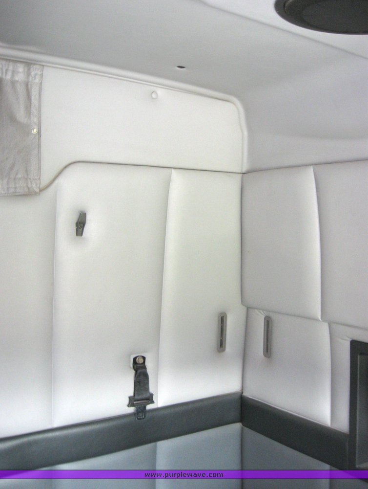 image for item 3970 1999 Volvo VNL64T610 semi tractor