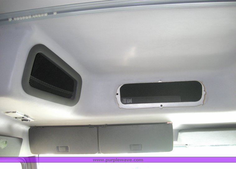 image for item 3970 1999 Volvo VNL64T610 semi tractor