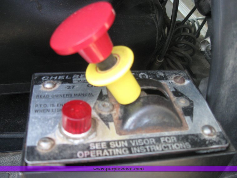 image for item 3970 1999 Volvo VNL64T610 semi tractor