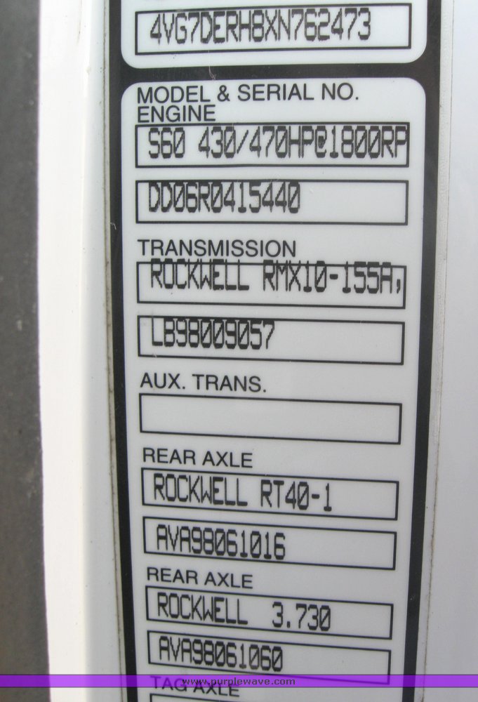 image for item 3970 1999 Volvo VNL64T610 semi tractor