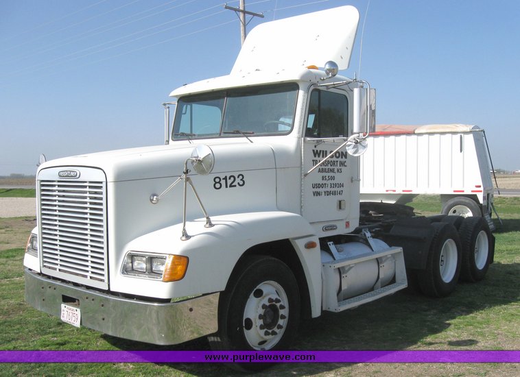 image for item 3971 2000 Freightliner Conventional FLD12064 semi tractor