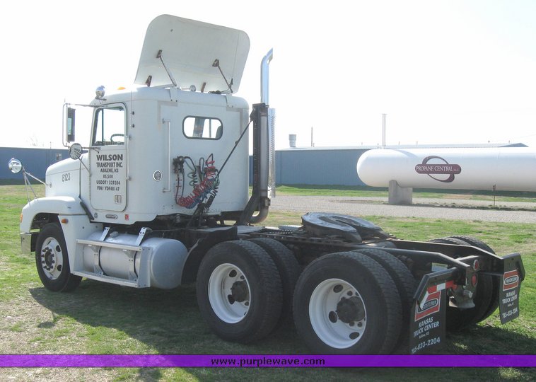 image for item 3971 2000 Freightliner Conventional FLD12064 semi tractor