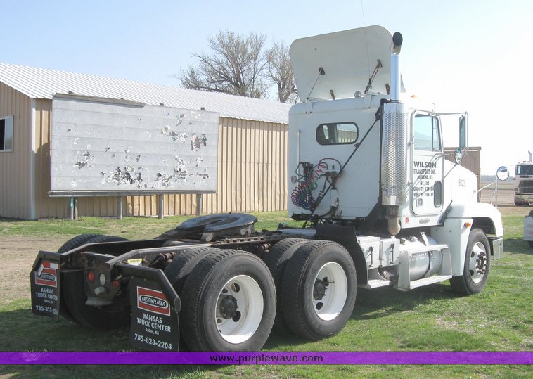 image for item 3971 2000 Freightliner Conventional FLD12064 semi tractor