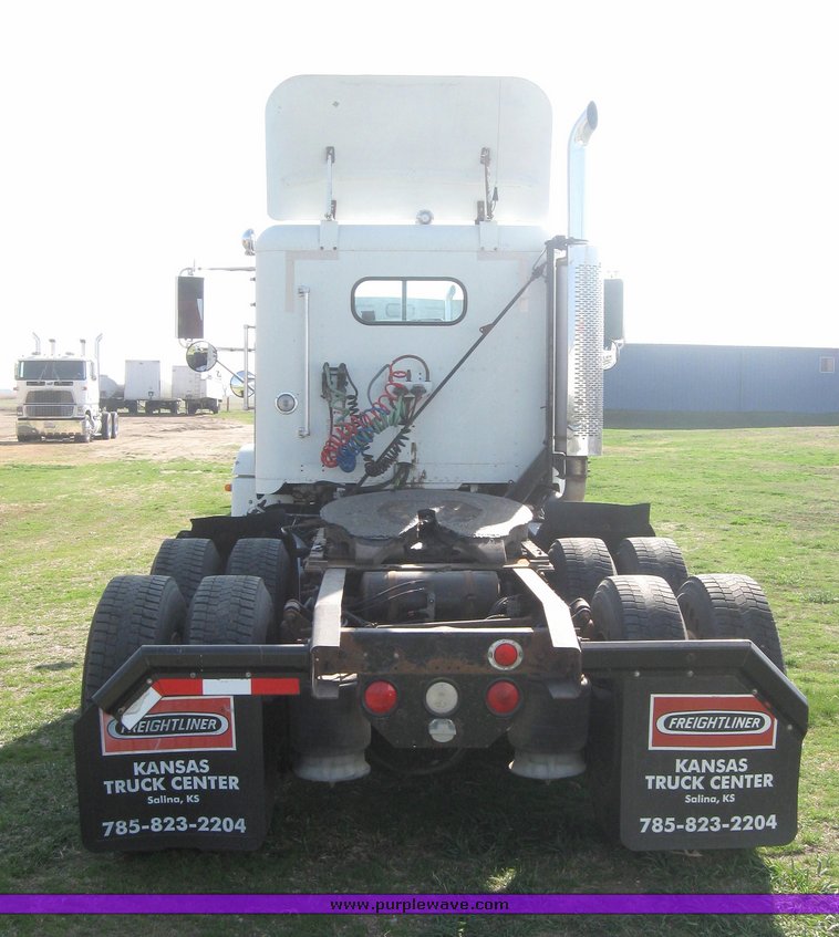 image for item 3971 2000 Freightliner Conventional FLD12064 semi tractor