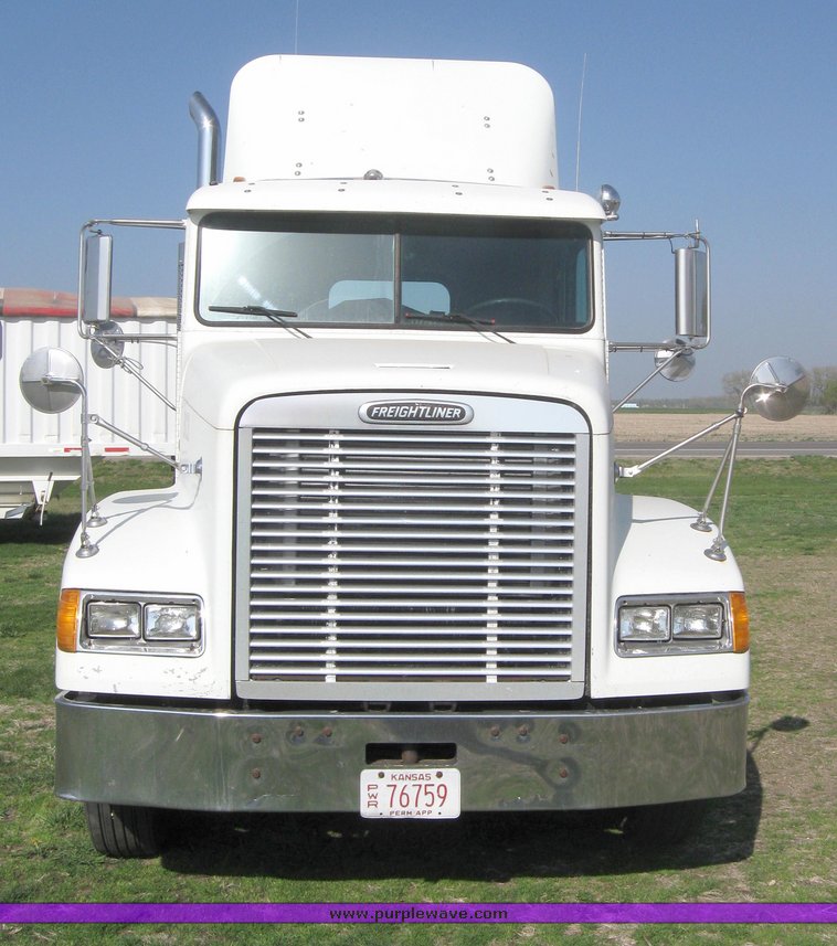 image for item 3971 2000 Freightliner Conventional FLD12064 semi tractor