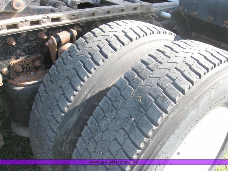 image for item 3971 2000 Freightliner Conventional FLD12064 semi tractor