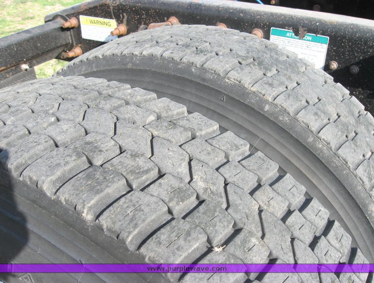 image for item 3971 2000 Freightliner Conventional FLD12064 semi tractor