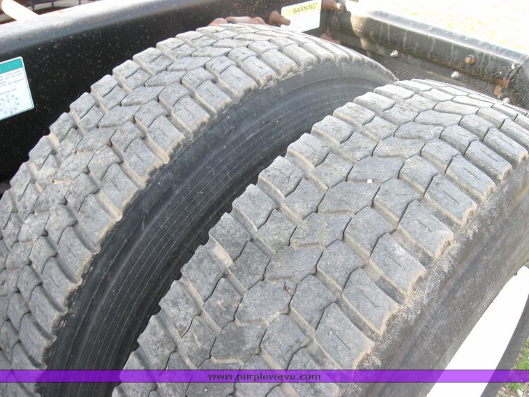 image for item 3971 2000 Freightliner Conventional FLD12064 semi tractor