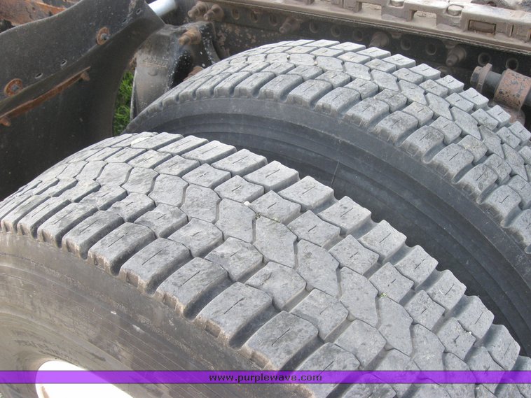 image for item 3971 2000 Freightliner Conventional FLD12064 semi tractor