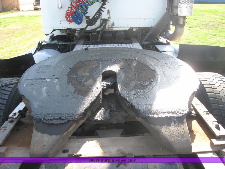 image for item 3971 2000 Freightliner Conventional FLD12064 semi tractor