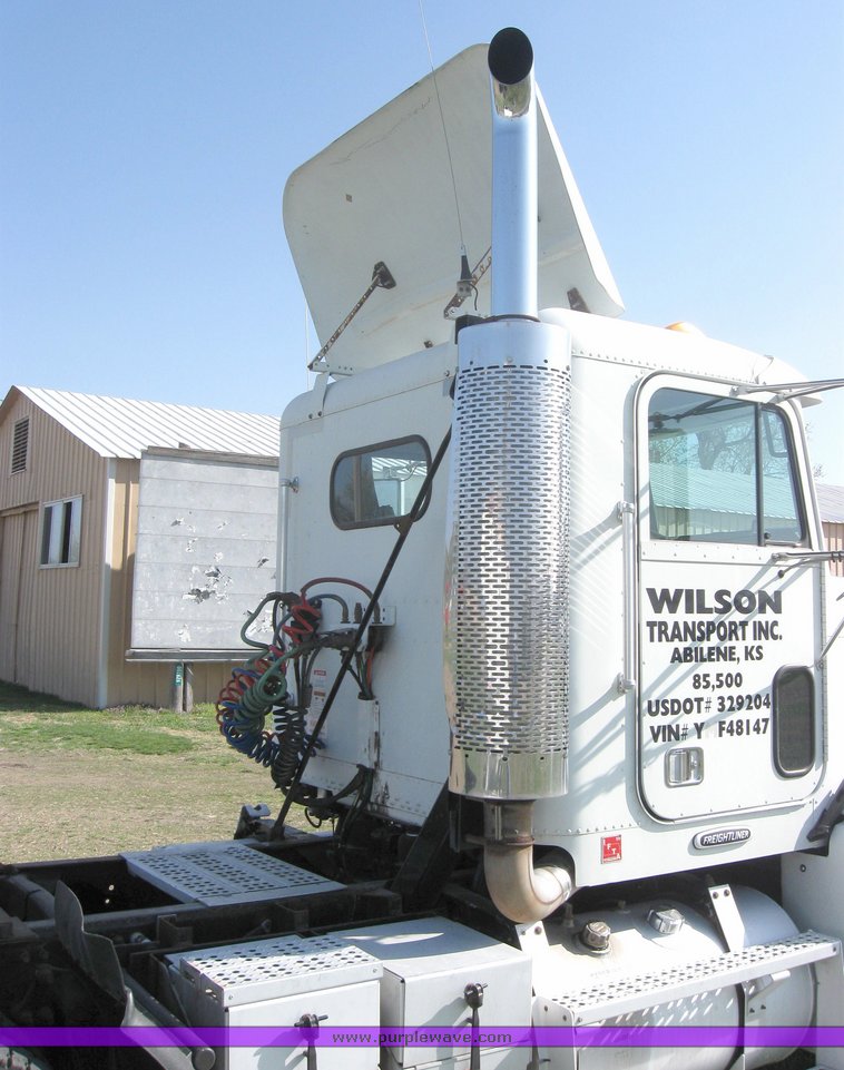 image for item 3971 2000 Freightliner Conventional FLD12064 semi tractor