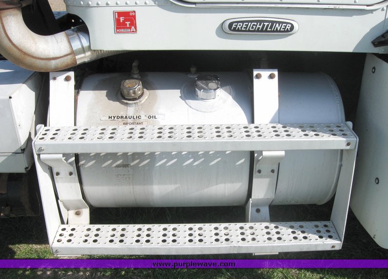 image for item 3971 2000 Freightliner Conventional FLD12064 semi tractor