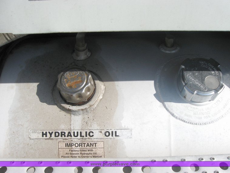 image for item 3971 2000 Freightliner Conventional FLD12064 semi tractor