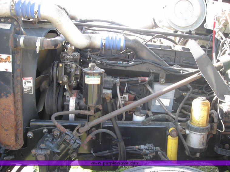 image for item 3971 2000 Freightliner Conventional FLD12064 semi tractor