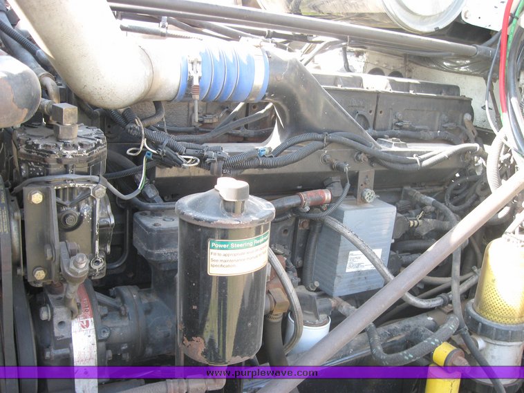 image for item 3971 2000 Freightliner Conventional FLD12064 semi tractor