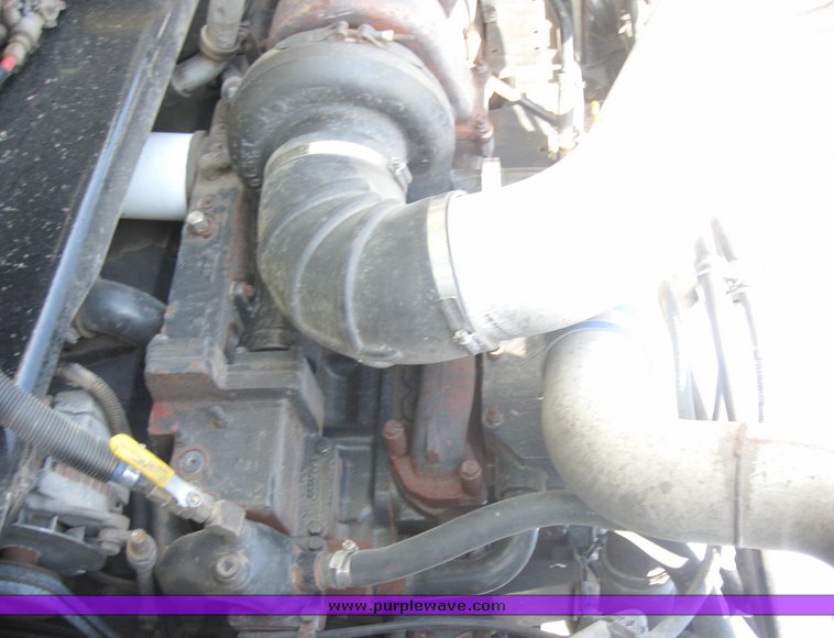 image for item 3971 2000 Freightliner Conventional FLD12064 semi tractor