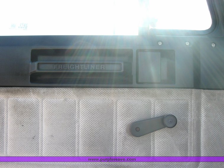 image for item 3971 2000 Freightliner Conventional FLD12064 semi tractor