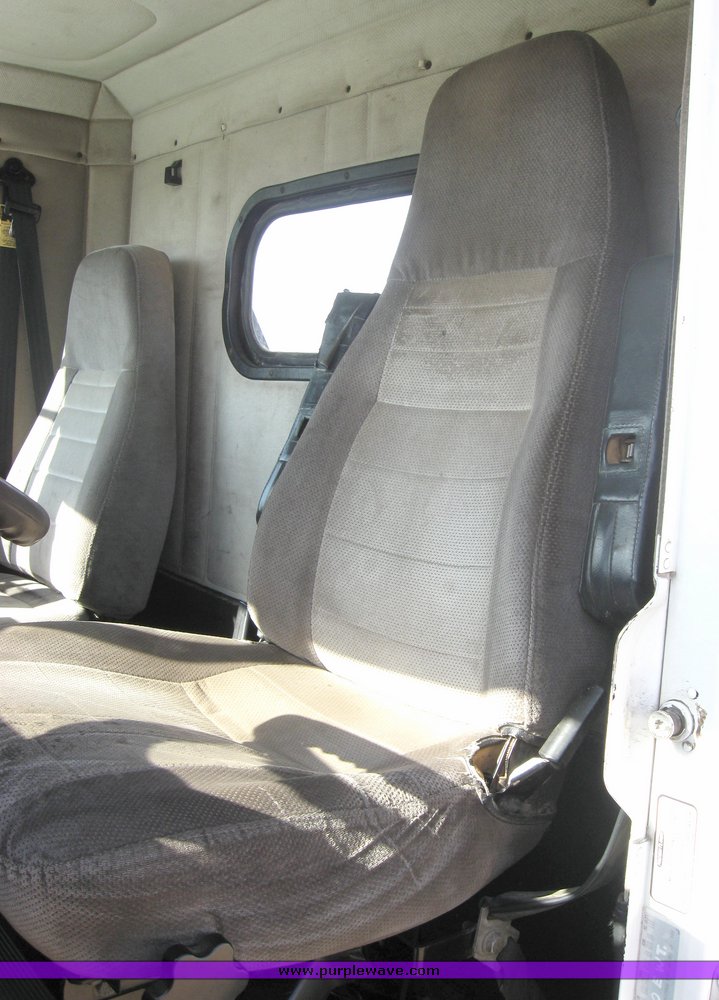 image for item 3971 2000 Freightliner Conventional FLD12064 semi tractor