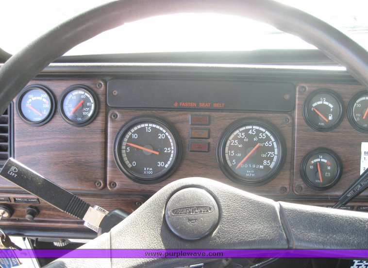 image for item 3971 2000 Freightliner Conventional FLD12064 semi tractor