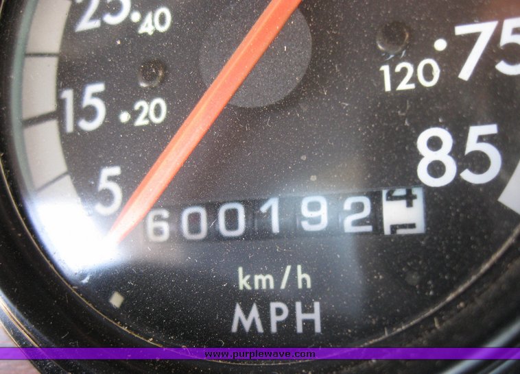 image for item 3971 2000 Freightliner Conventional FLD12064 semi tractor