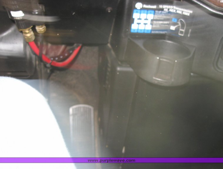 image for item 3971 2000 Freightliner Conventional FLD12064 semi tractor