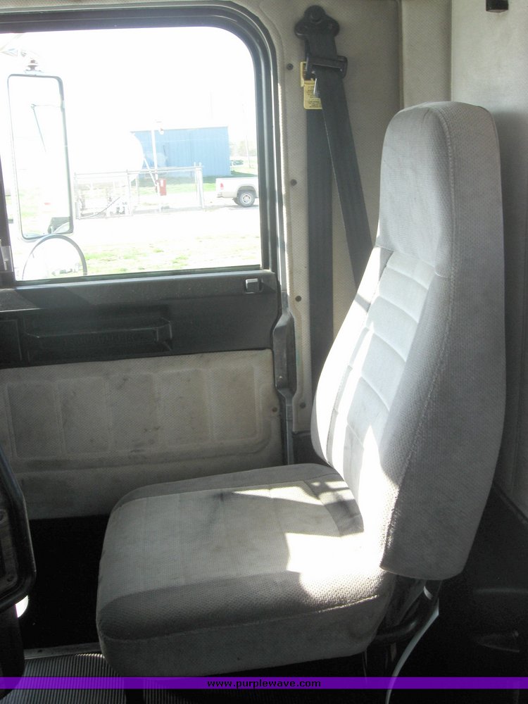 image for item 3971 2000 Freightliner Conventional FLD12064 semi tractor