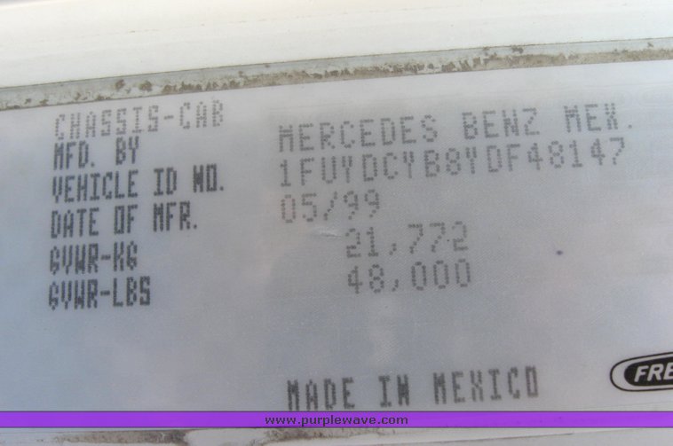 image for item 3971 2000 Freightliner Conventional FLD12064 semi tractor