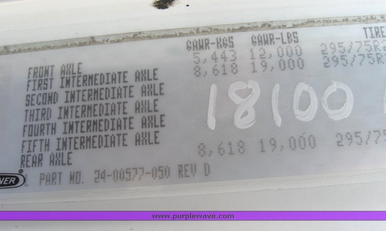 image for item 3971 2000 Freightliner Conventional FLD12064 semi tractor