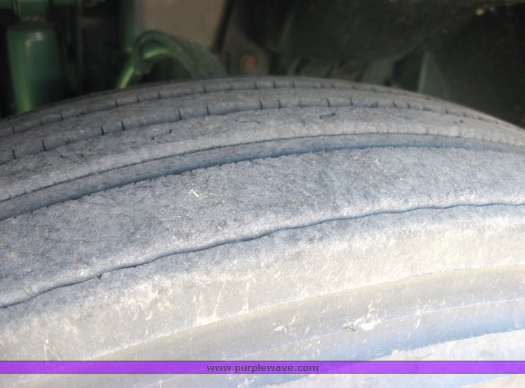 image for item 3972 1998 Volvo VNL64T420 semi tractor