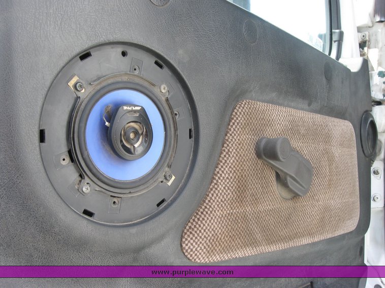 image for item 3972 1998 Volvo VNL64T420 semi tractor