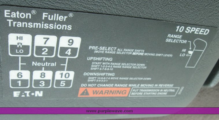 image for item 3972 1998 Volvo VNL64T420 semi tractor