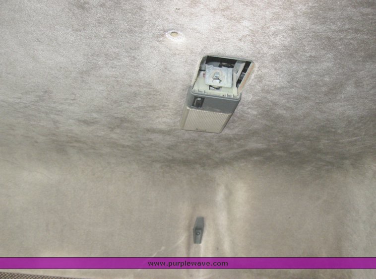 image for item 3972 1998 Volvo VNL64T420 semi tractor