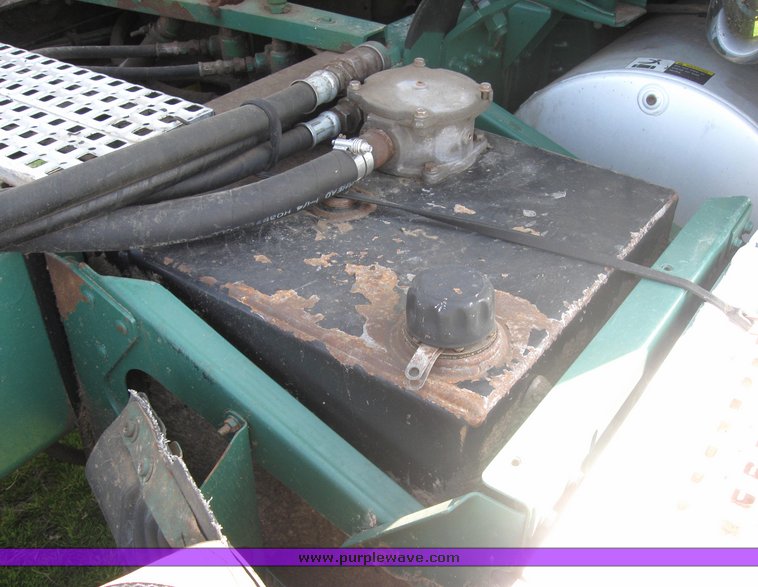 image for item 3972 1998 Volvo VNL64T420 semi tractor