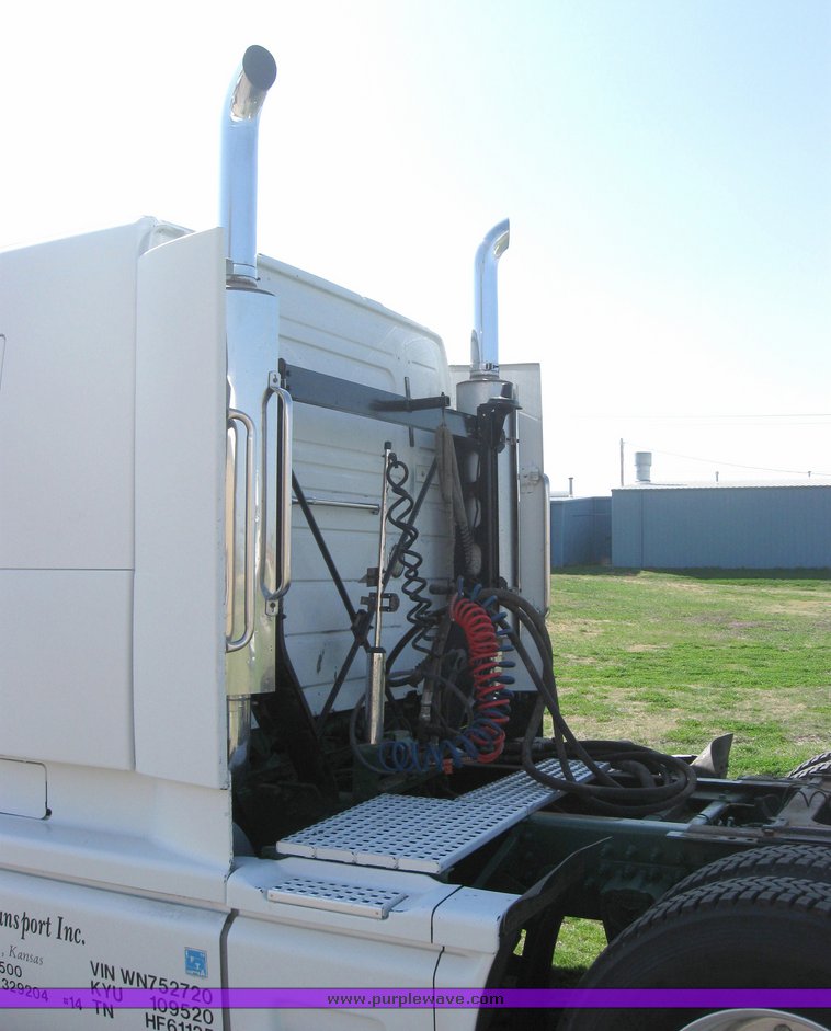 image for item 3972 1998 Volvo VNL64T420 semi tractor